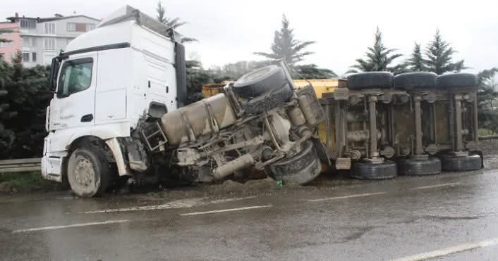 Tonlarca Çakıl Yola Saçıldı!