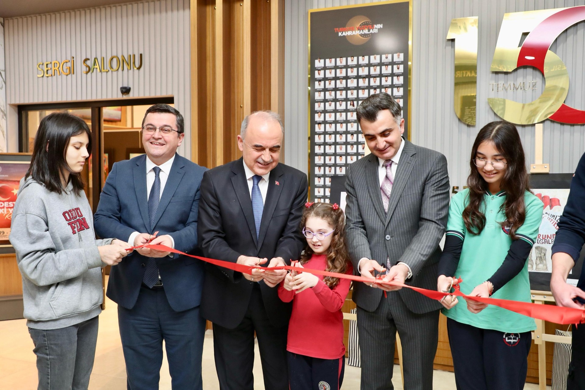 vali erol destanin iki yakasi sergisi