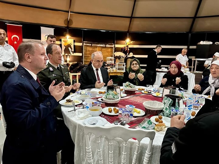 vali erol gazilerle iftar yemegi