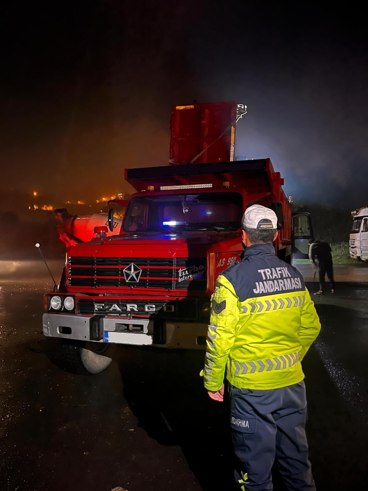 Ünye-Akkuş Yolunda Çakar Lambalı Kamyona 138 Bin TL Ceza UNYE CAKARLI KAMYON