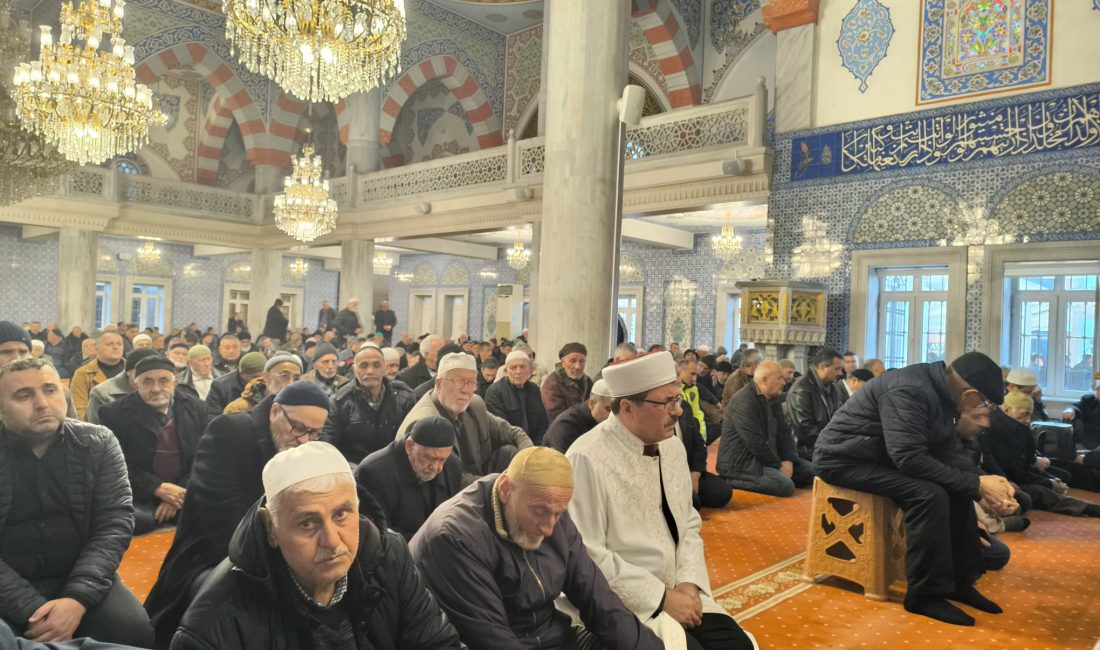 İlçemiz Ünye'de Polis Teşkilatı'nın 180. yıl dönümünde şehitler için Kur'an-ı