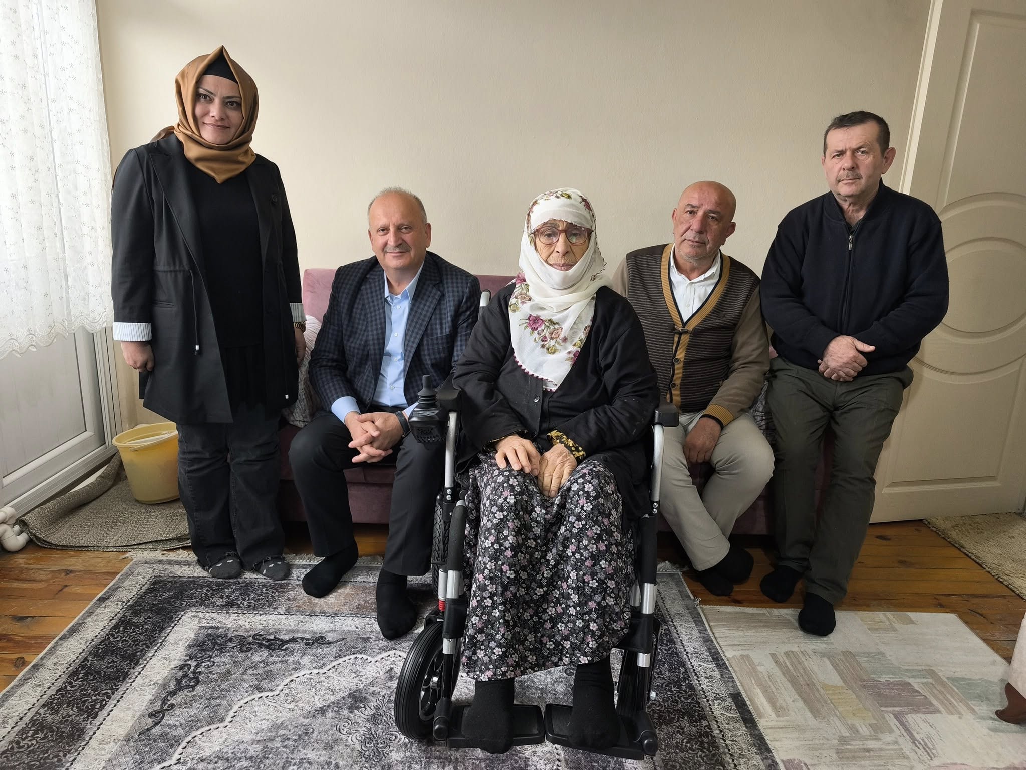 YURUME GUCLUGU CEKEN VATANDAS AKULU SANDALYESINE KAVUSTU 5