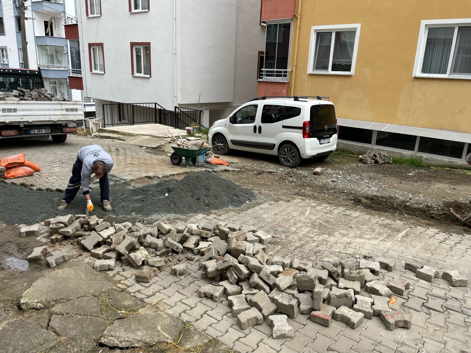 Altınordu’da Bozulan Yollar Onarılıyor altinordu belediyesi.jpg yol calismasi.jpg3