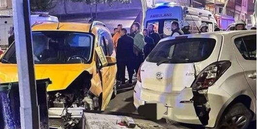 Araçlar Hurdaya Döndü, Yaralılar Hastaneye Kaldırıldı altinordu trafik kazasi