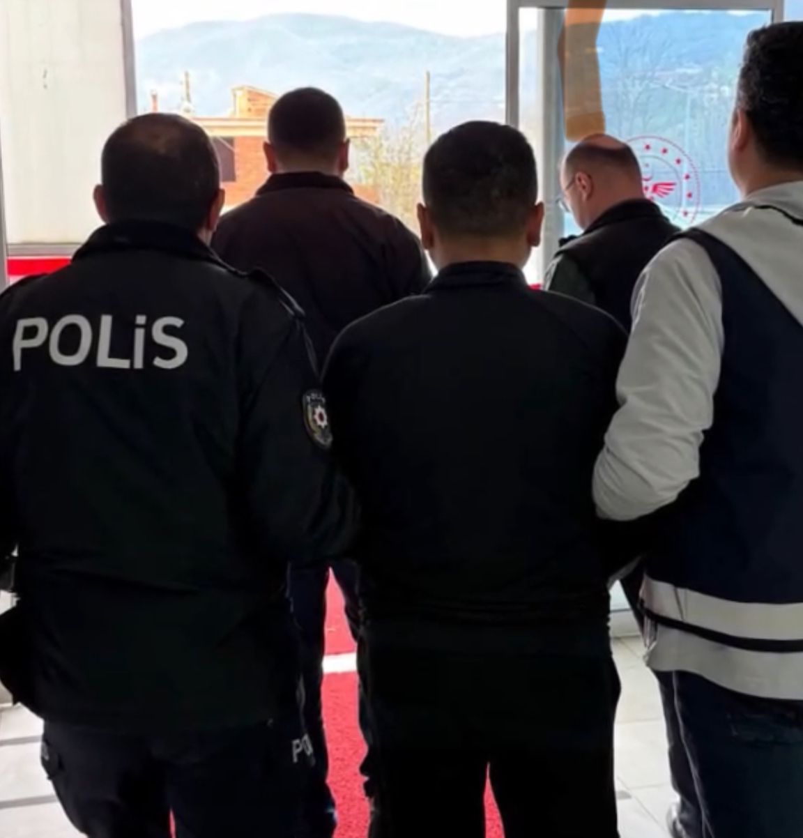 Cinayet Hükümlüsü Gizli Bölmede Yakalandı! aybasti aranan suclu yakalandi