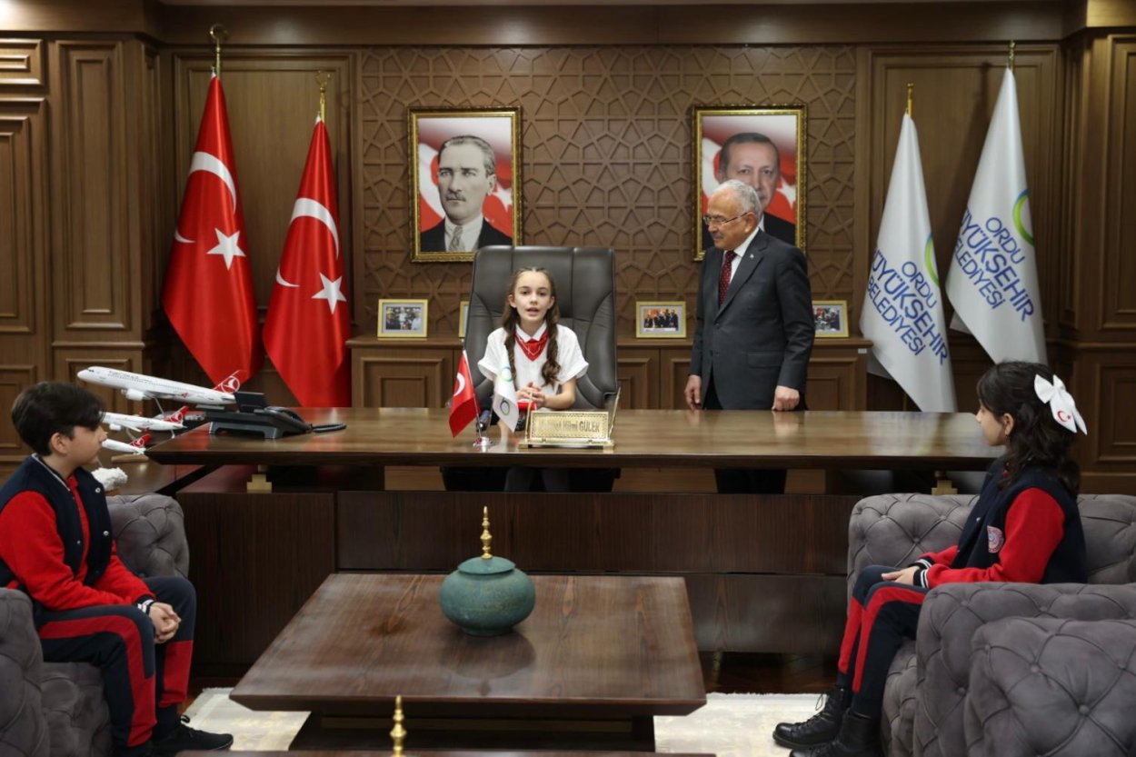 Başkan Güler, Koltuğunu Miniklere Devretti baskan guler koltugunu minik baskan ceren su korkmaz a devretti 6931