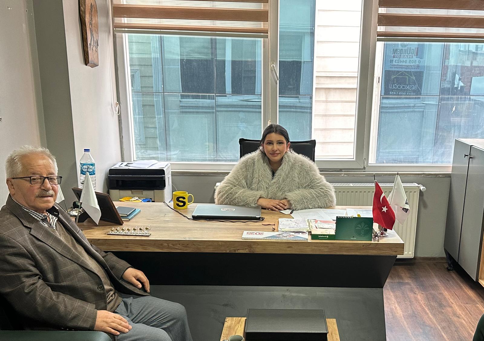 İkizce Kızılay Başkanı'ndan Ünye Gündem Haber’e Ziyaret İkizce Kızılay Başkanı'ndan Ünye Gündem Haber’e Ziyaret