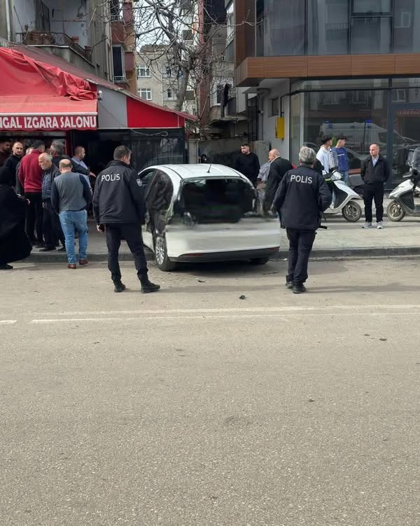 Otomobille Dükkana Daldı, 2 Kişi Yaralandı fatsa olay