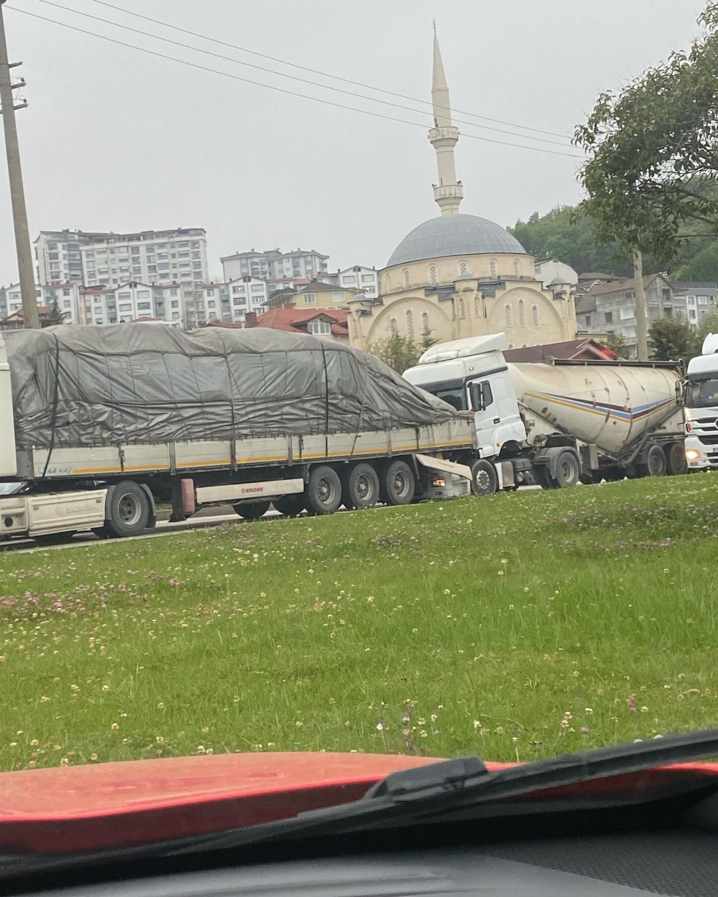 Fatsa Dolunay Kavşağında Tır Kazası fatsa trafik kazasi 3