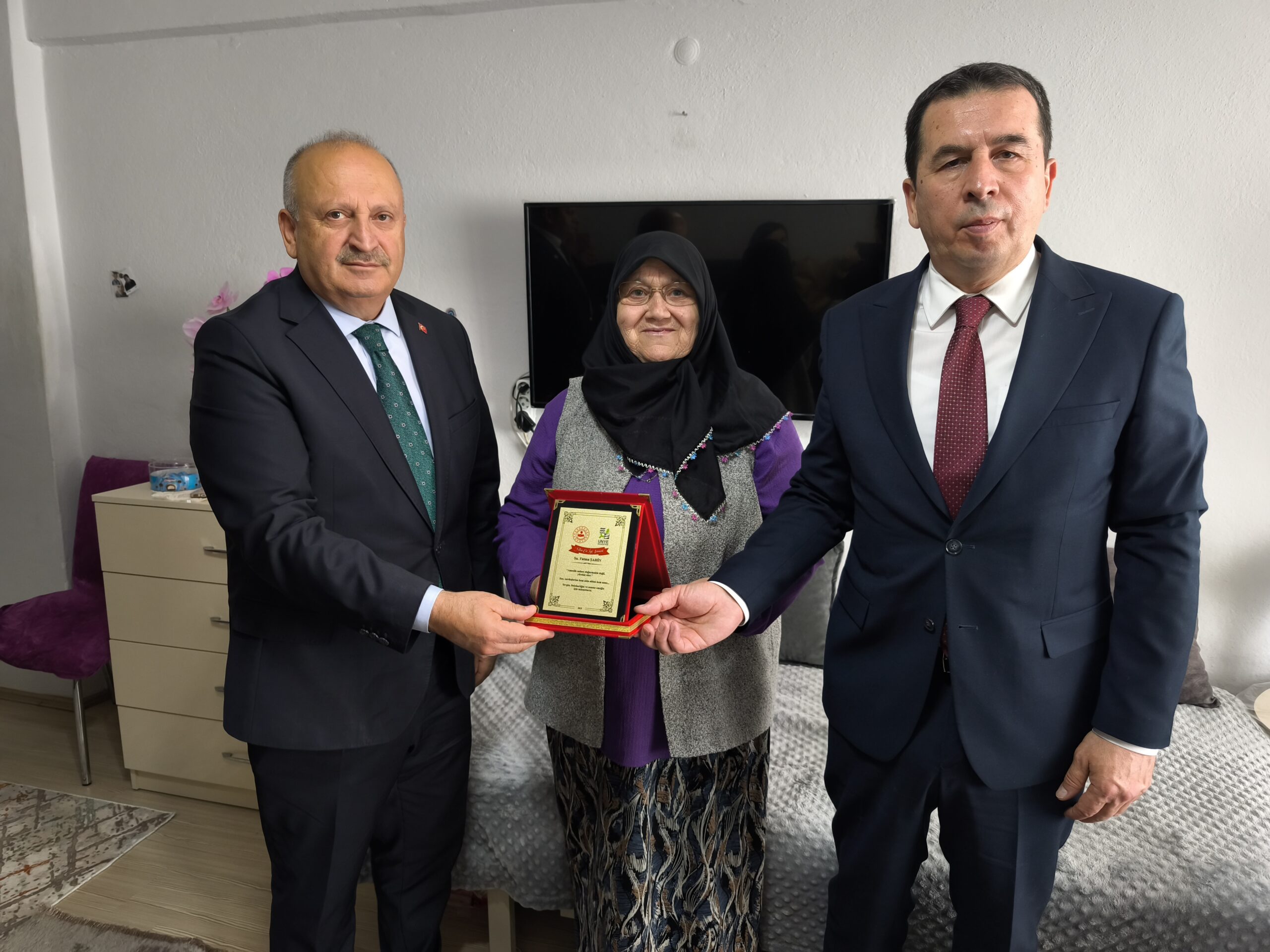 Kaymakam Işık Ve Başkan Tavlı’dan Engeliler Haftası Ziyaretleri KAYMAKAM ISIK VE BASKAN TAVLIDAN ENGELLILER HAFTASI ZIYARETLERI 17 scaled 1
