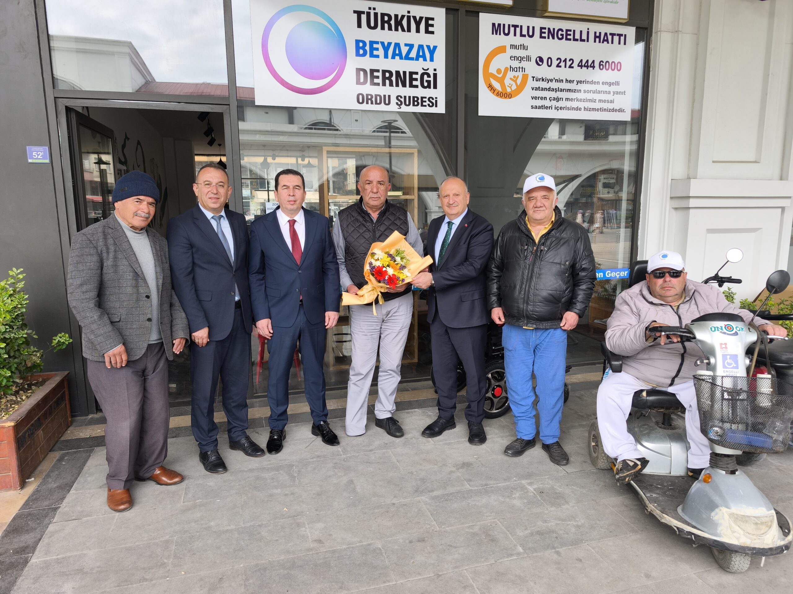 KAYMAKAM ISIK VE BASKAN TAVLIDAN ENGELLILER HAFTASI ZIYARETLERI 2 scaled 1