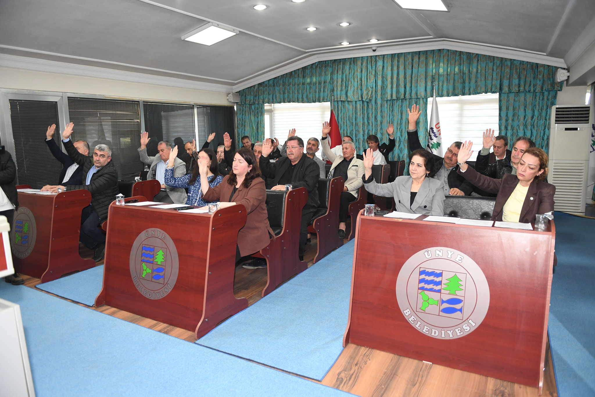 MECLIS UYELERINDEN BASKAN TAVLIYA HIZMET TESEKKURU 1