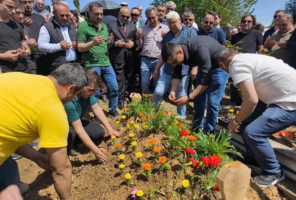 Ünye Belediyesi çalışanlarından Orkun Oral, düzenlenen törenle son yolculuğuna uğurlandı.