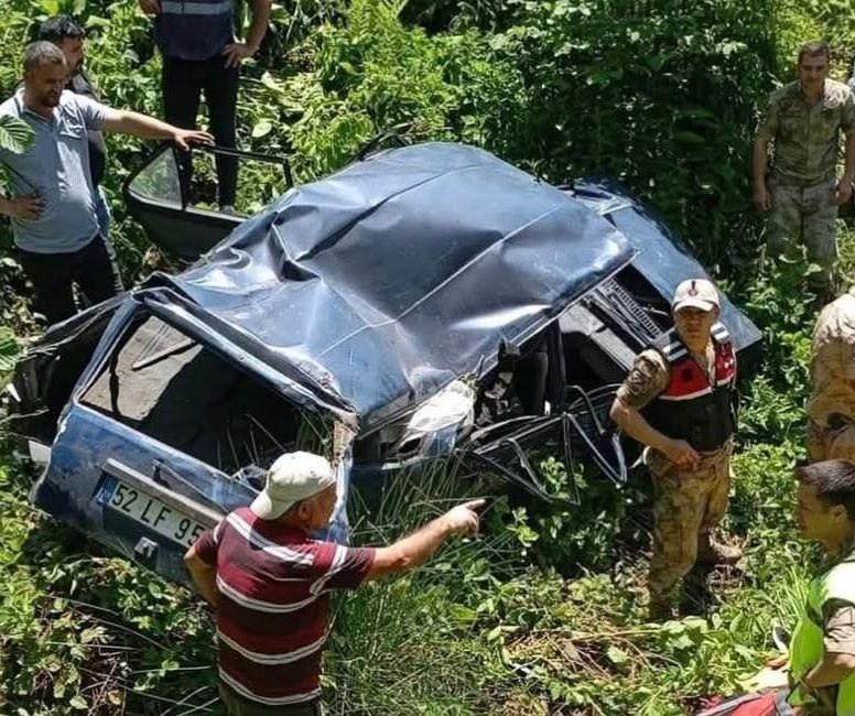 Ordu’nun Çaybaşı İlçesinde Araç Uçuruma Yuvarlandı: 1 Yaralı
