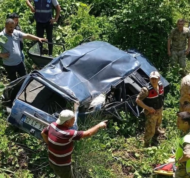 Taklalar Atarak Uçuruma Yuvarlandı: Ölümden Döndü caybasi otomobil ucuruma uctu