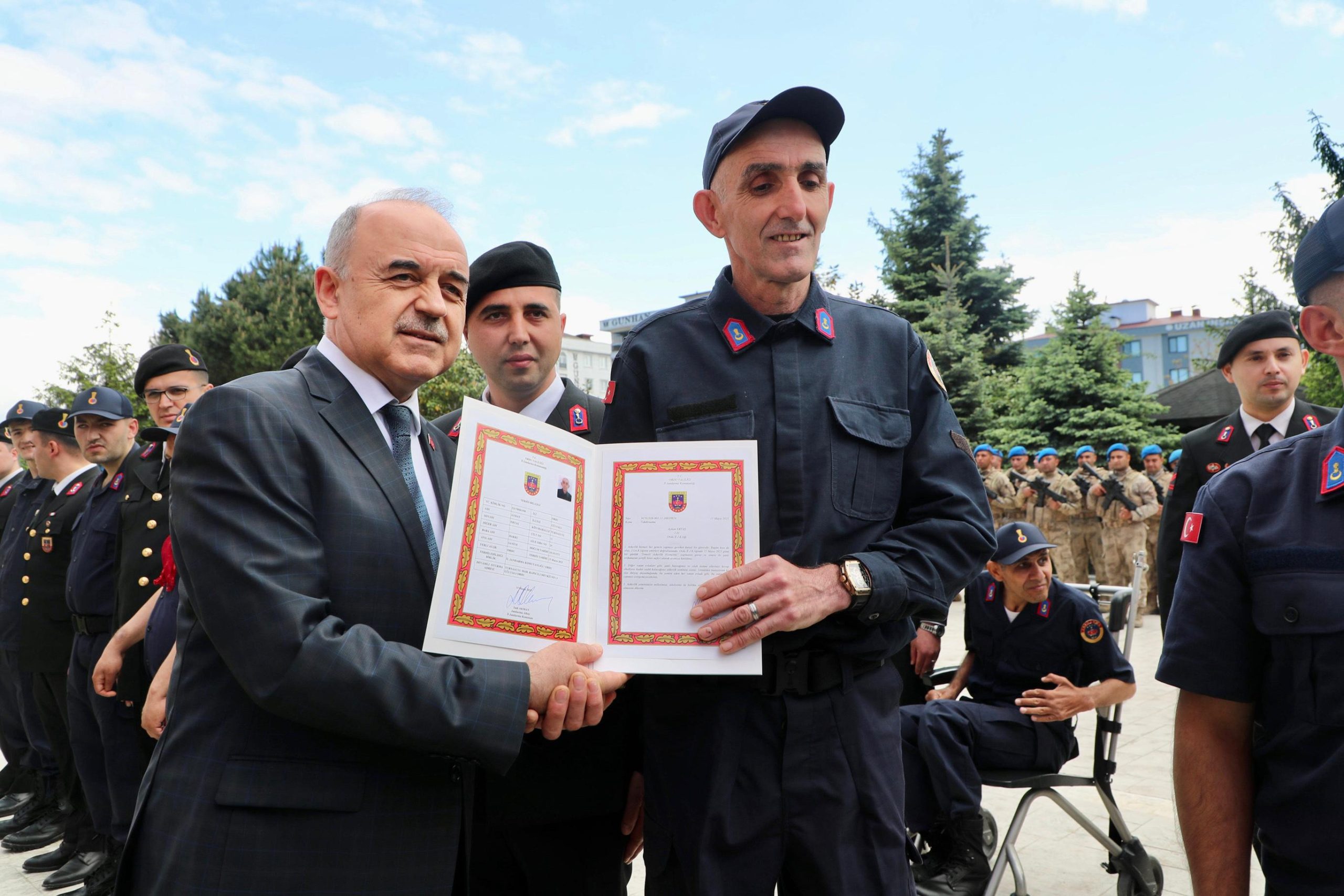 Engelli Gençlerimiz Askerlik Sevinci Yaşadı engelli genclerimiz askerlik.jpeg3 scaled