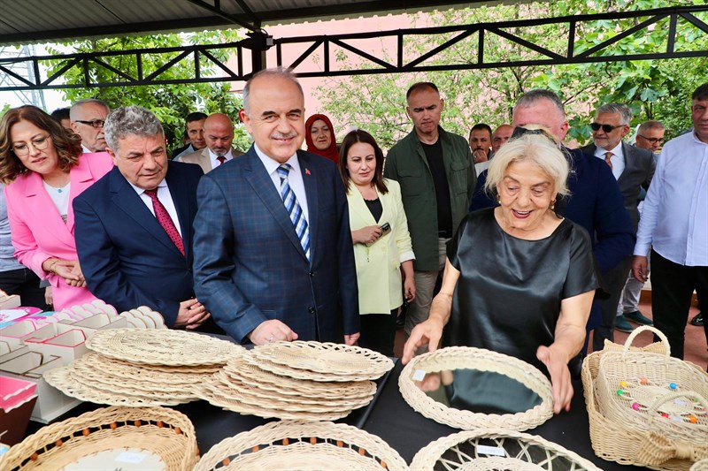Vali Muammer Erol, Ahmet Cemal Mağden Huzurevi sakinlerinin “El Ürünleri