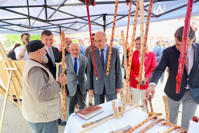 Vali Erol, Altınordu Olgunlaşma Enstitüsü’nde Sergi Açılışına Katıldı ordu valiligi.jpg2 1