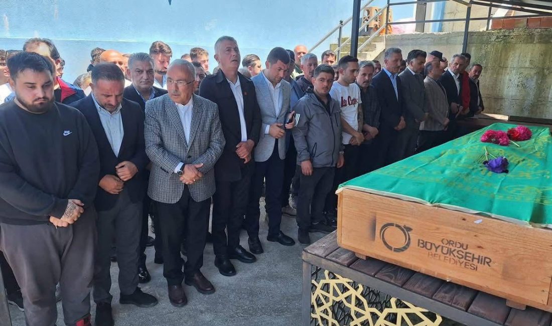 Ordu’nun Altınordu ilçesine bağlı Kumbaşı Mahallesi’nde, arkadaşlarıyla birlikte denize giren