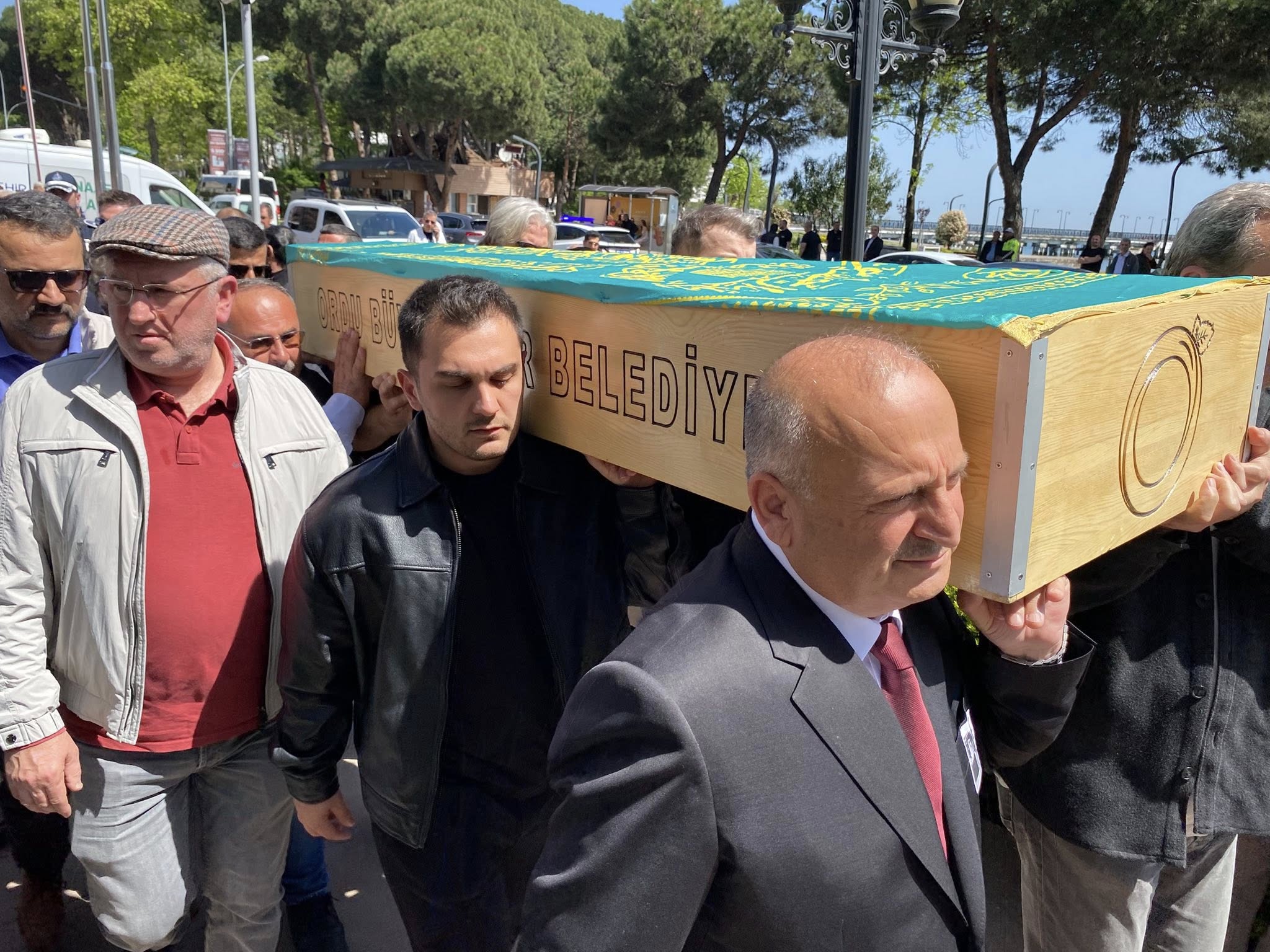 Ünye Belediyesi Önünde Orkun Oral’a Son Görev orkun oral toren.jpg3