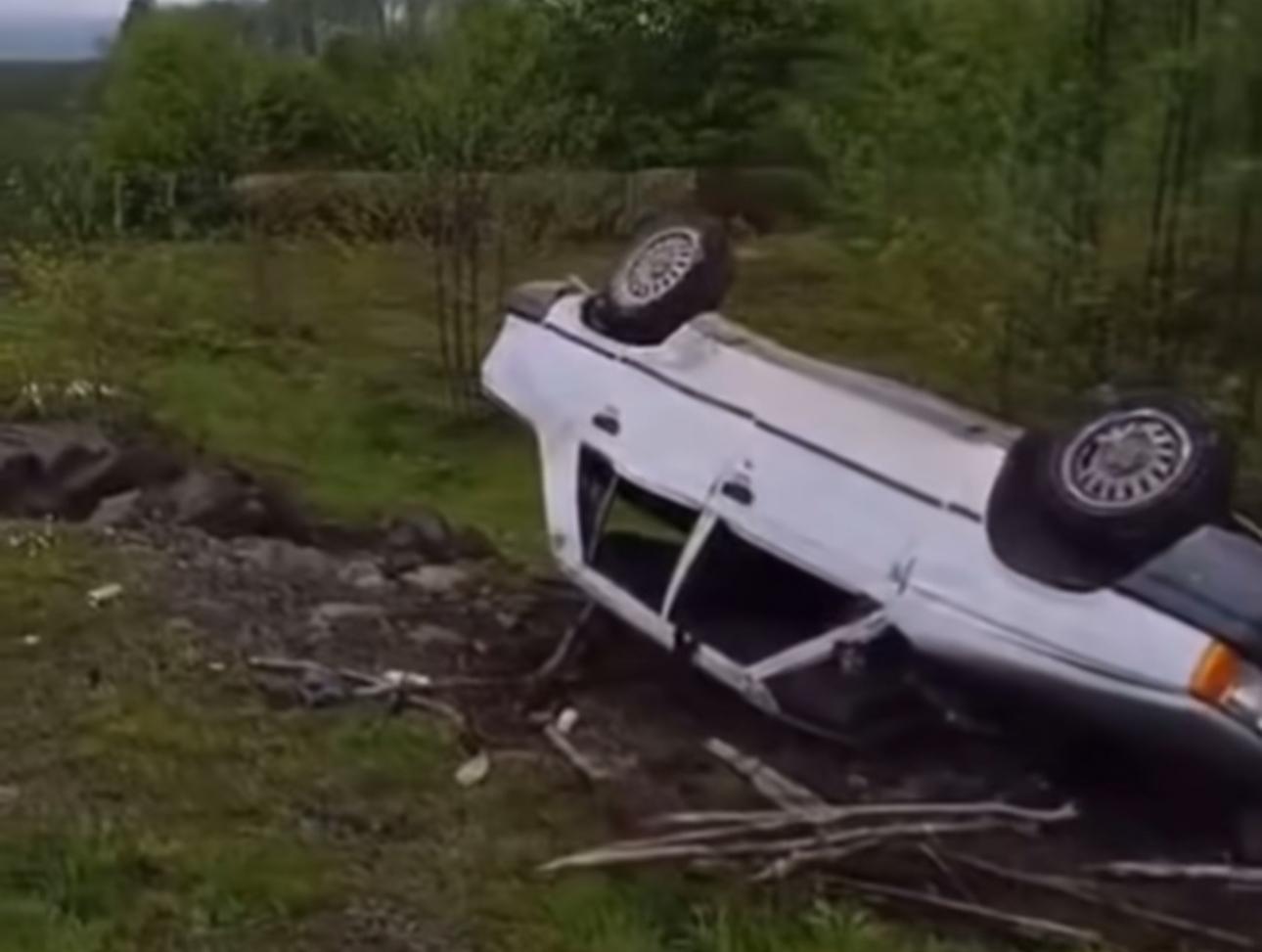 Otomobil Minibüse Çarptı, Takla Attı! trafik kazasi