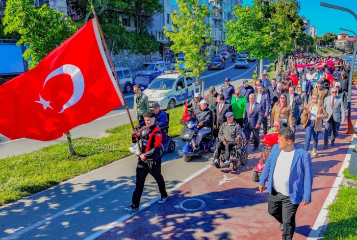 Ünye'de Gençlik Yürüyüşü Ünye'de Gençlik Yürüyüşü