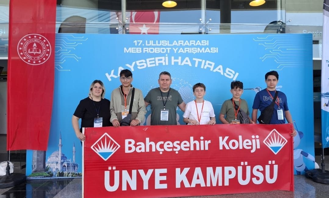Kayseri’de bu yıl 17’ncisi düzenlenen Uluslararası MEBROBOT Yarışması’nda bölgemizi gururla