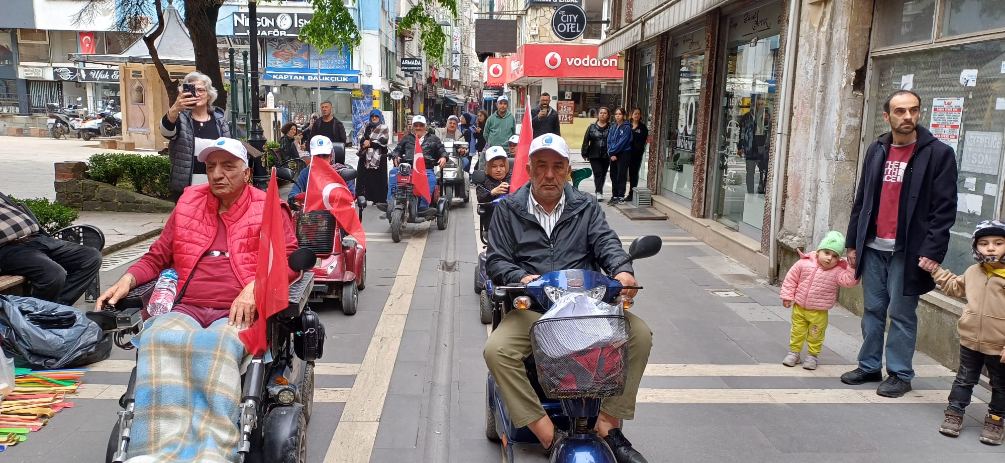 Geleneksel Bayram Şenliği Cumhuriyet Meydanı’nda Kutlandı unye nin dunku cocuklari.jpg3
