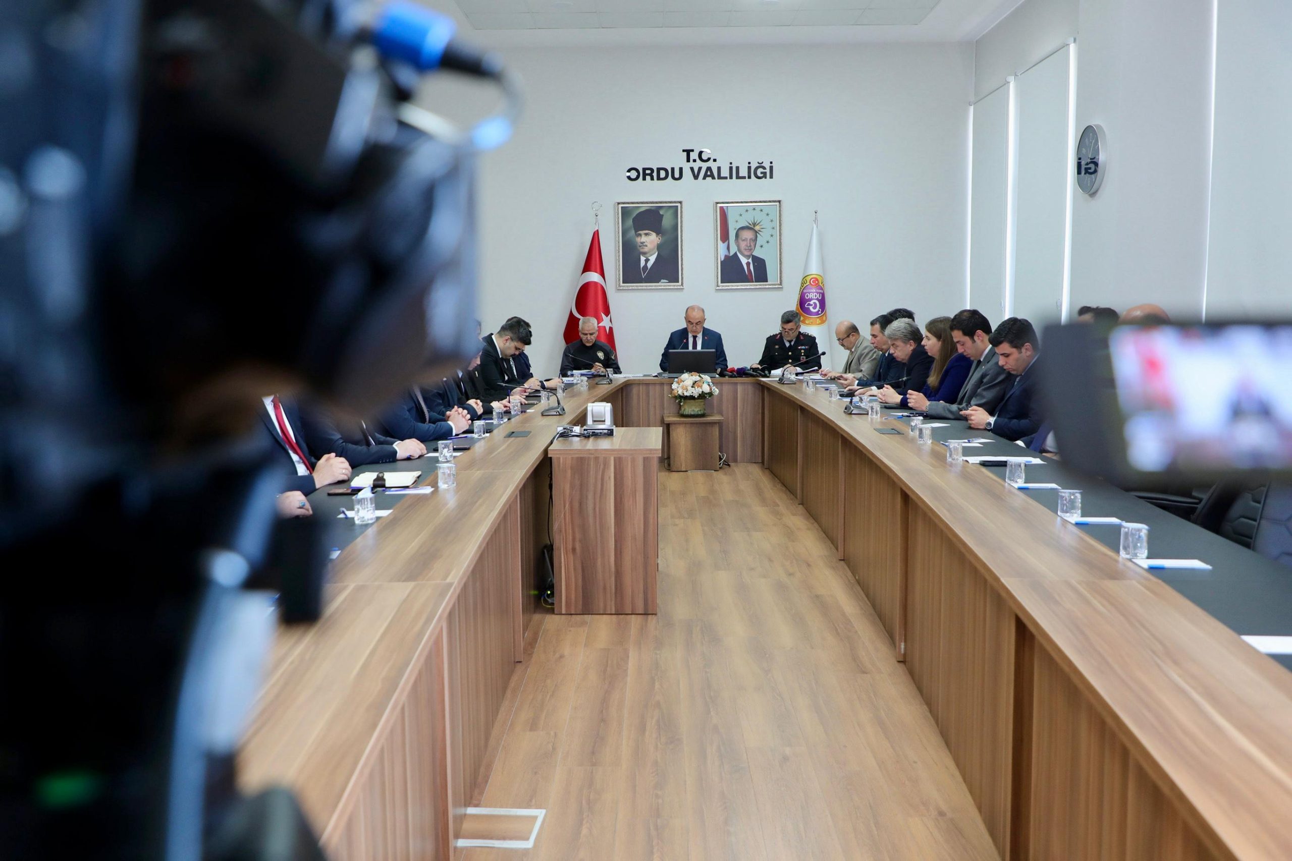 Vali Erol, Basın Mensuplarına Değerlendirmelerde Bulundu vali erol basin scaled