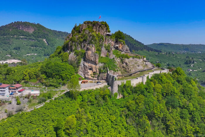 Ünye Kalesi 14 Günde 35 Bin Turist Ağırladı UNYE KALESINE ZIYARETCI AKINI 14 GUNDE 35 BIN TURIST AGIRLADI manset 700x470 1