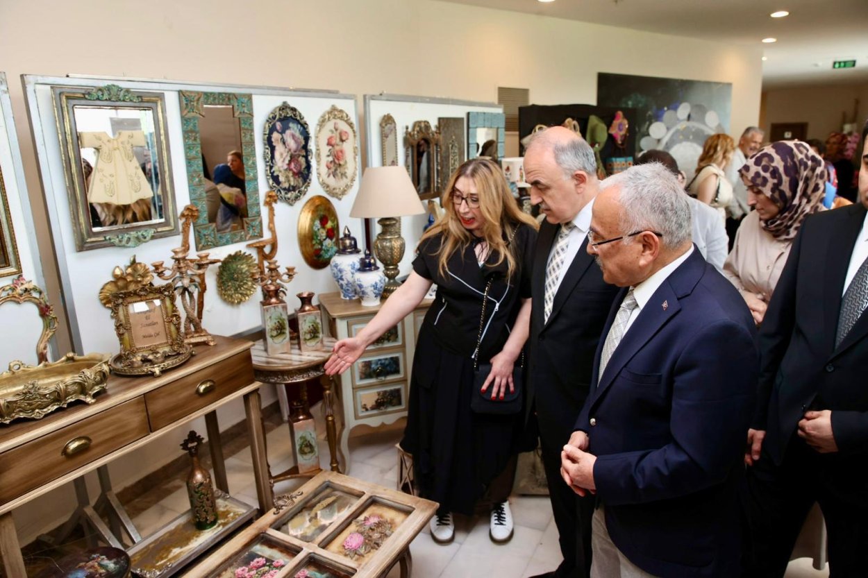 baskan guler hayat boyu egitimin en guzel ornekleri bu sergide 1590