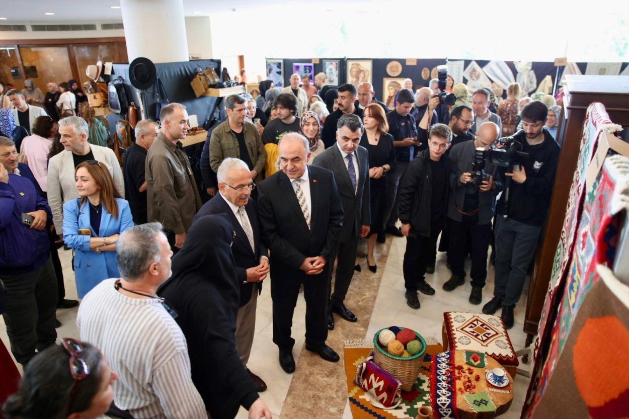 baskan guler hayat boyu egitimin en guzel ornekleri bu sergide 2622