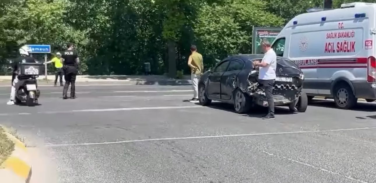 Cenaze Aracı Bariyerlere Saplandı, 1 Yaralı fatsa kaza 1