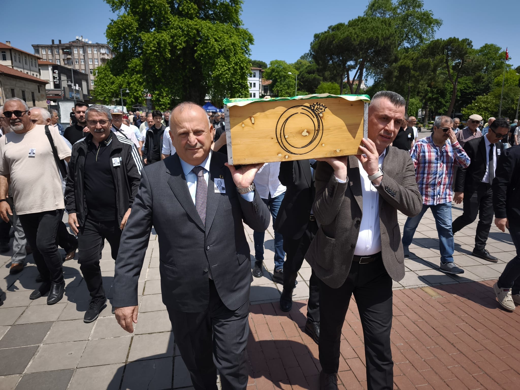 Ünye'nin Efsane Radyocusu 'Fındık Kadir' Son Yolculuğuna Uğurlandı findik kadir
