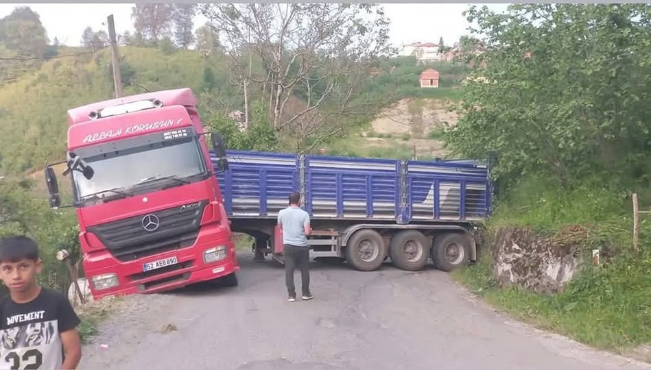 Gölköy’de TIR Trafiği Kilitledi! golkoy tir