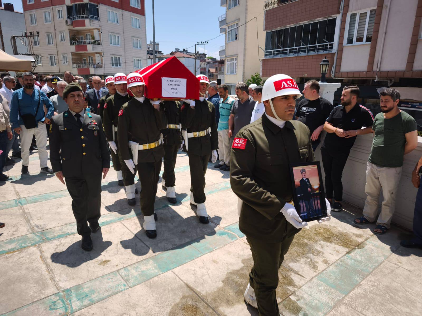 Kıbrıs Gazisi Kani Demir Son Yolculuğun Uğurlandı kibirs gaizi son yolculuguna ugurlandi.jpg2