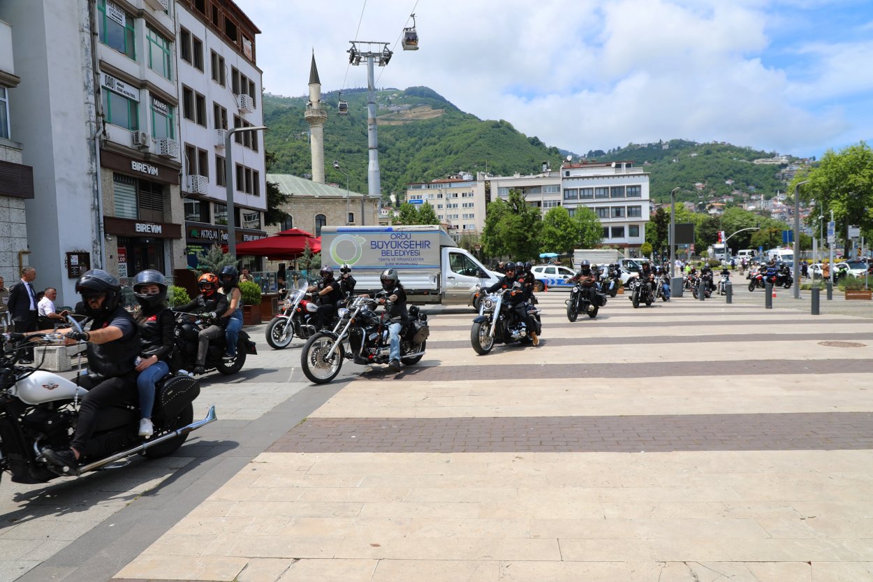 motosiklet tutkunlari bir araya geldi 8927