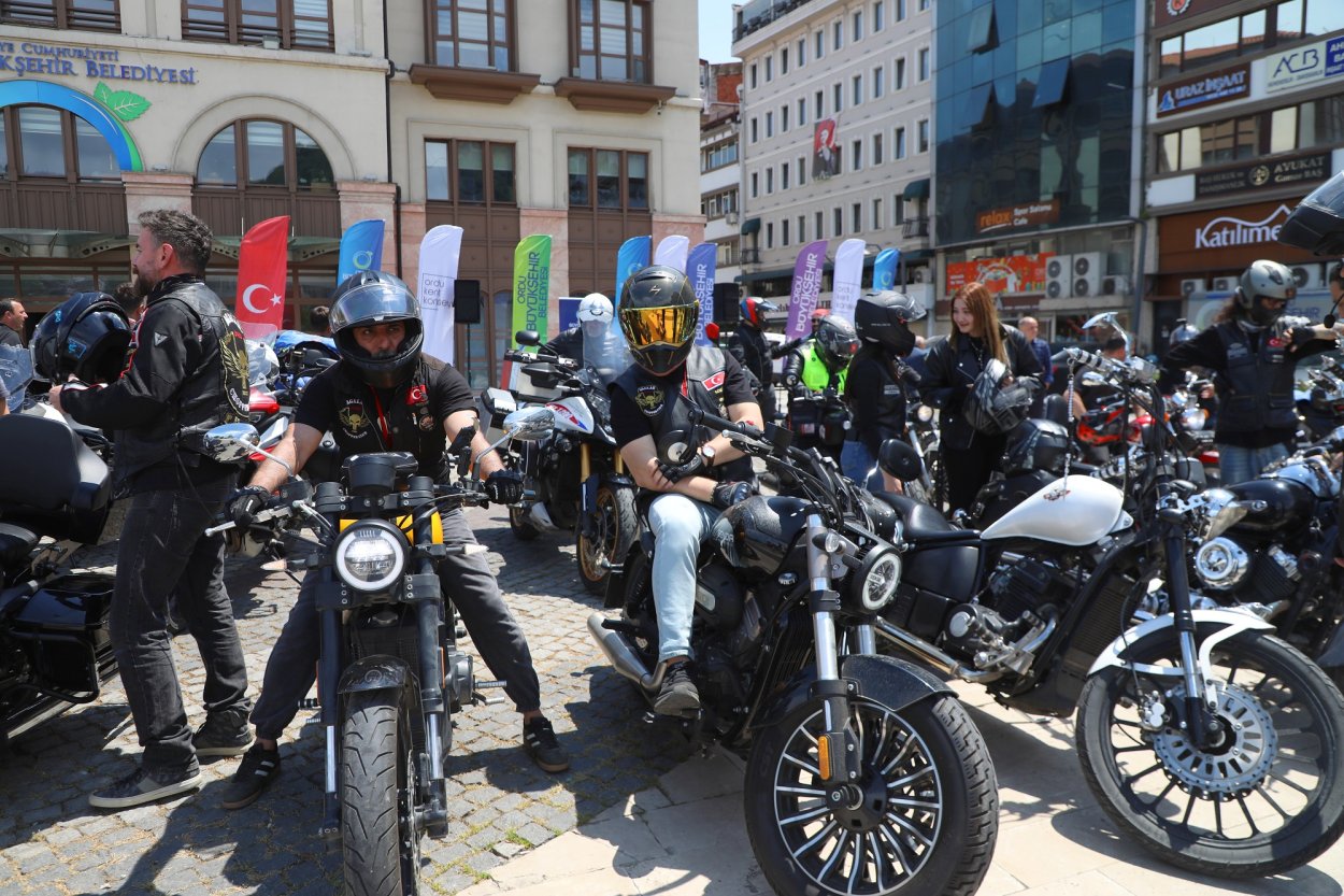Motosiklet Tutukunları Bir Aaraya Geldi motosiklet tutkunlari bir araya geldi 8958