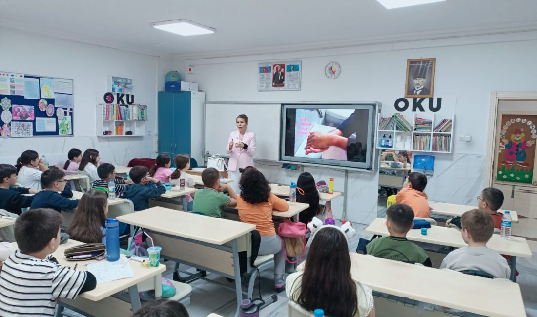 Ünye İlçe Sağlık Müdürlüğü sağlık ekibi, kişisel hijyen eğitimleri kapsamında