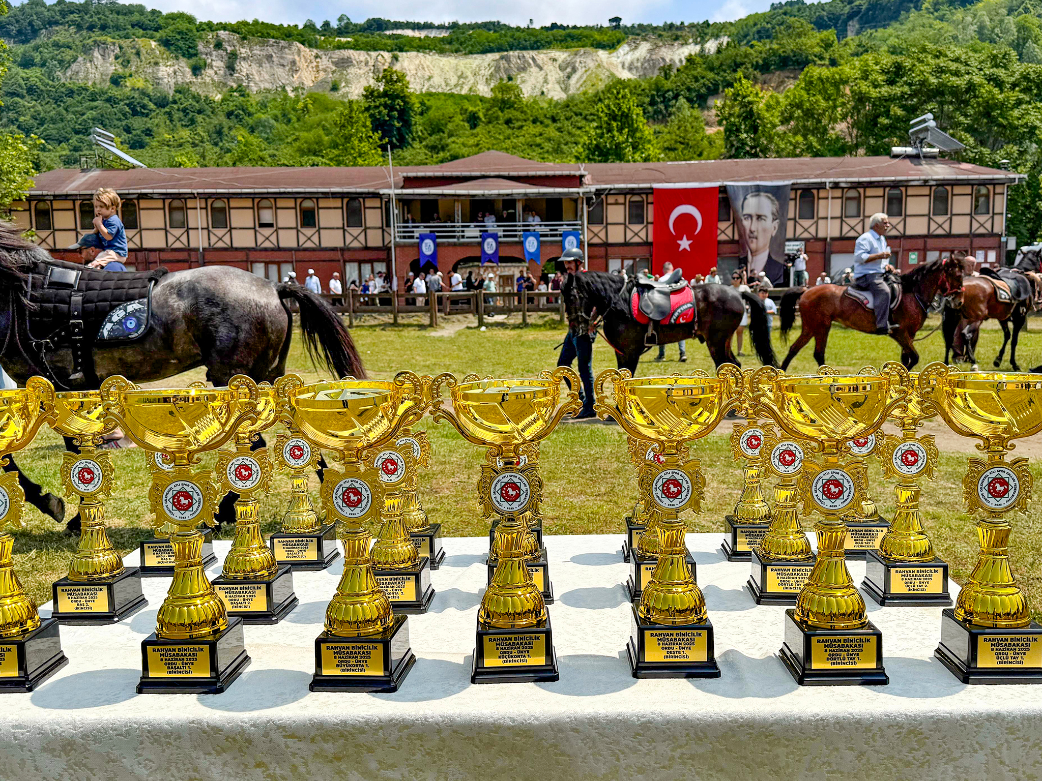 unye rahvan at yarisi.jpg1