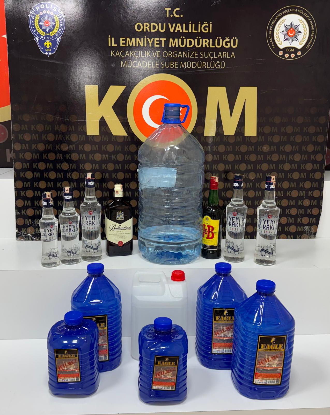 Gölköy'de Kaçak İçki Operasyonu: Etil Alkol ve Yapma Rakı Ele Geçirildi KOM