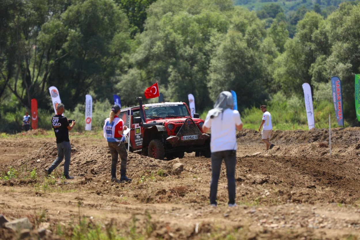 ucu bir arada 1836