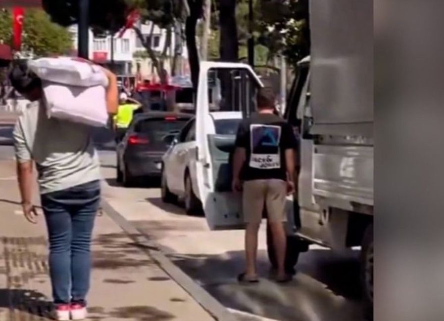 Ünye’de çekilen ve 30 Ağustos Zafer Bayramı kutlamalarında, İstiklal Marşı