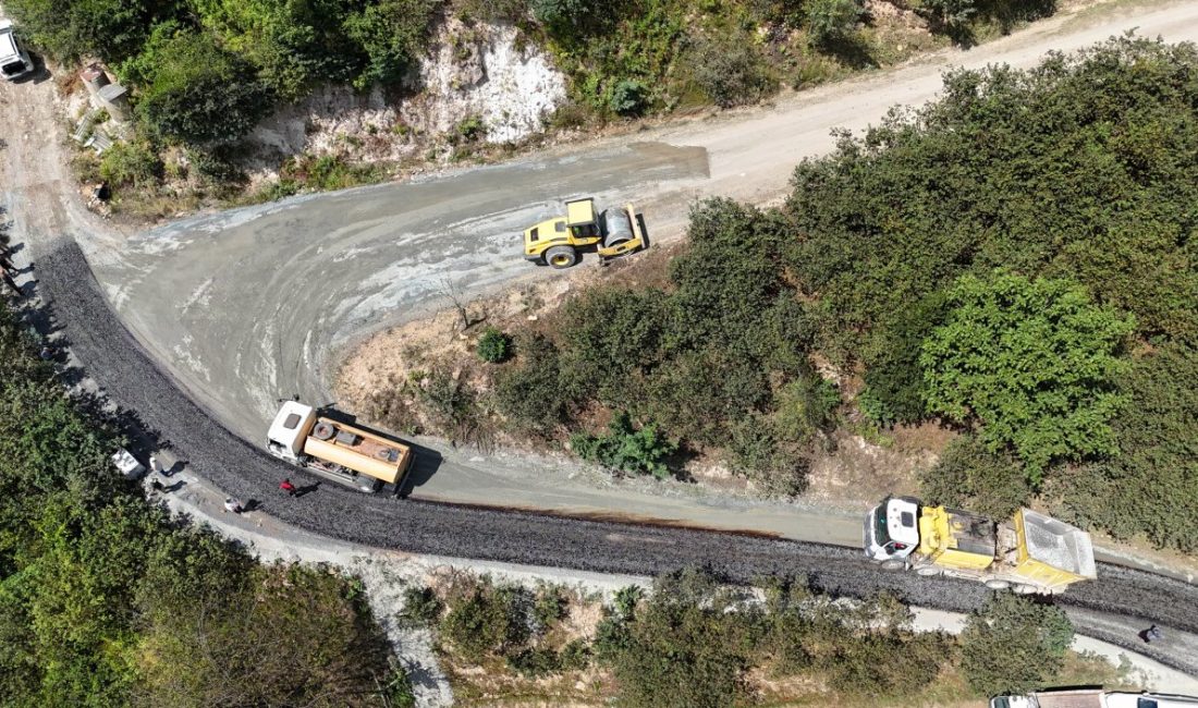 Ordu Büyükşehir Belediyesi Ünye ilçesi Ağıdere Mahallesi’nde hayata geçirdiği asfalt