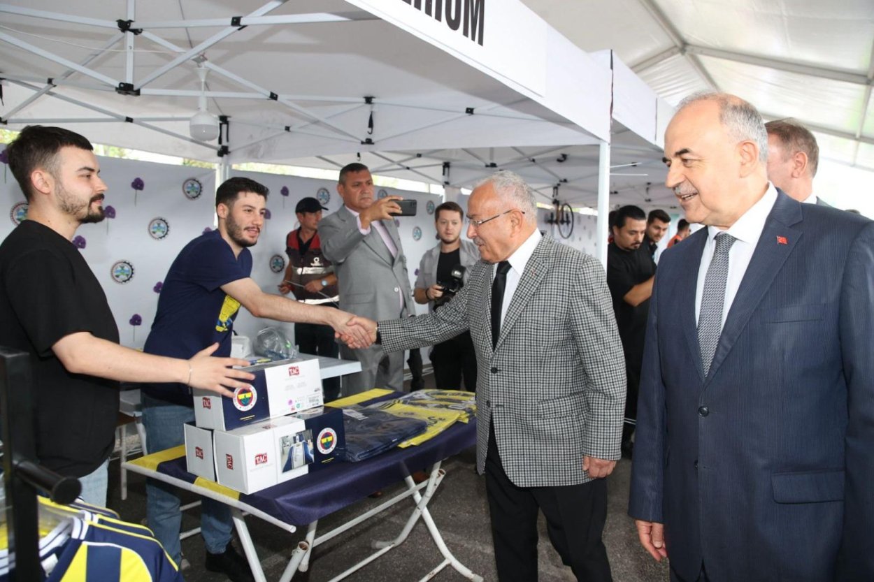 baskan guler festivalde mujdeyi verdi 1523