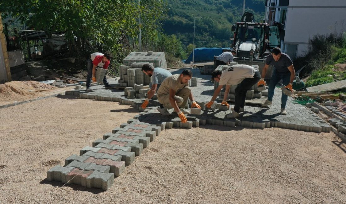 ALT YAPI ÇALIŞMALARI TAMAMLANAN CADDELER PARKE ÇALIŞMALARIYLA ESTETİK BİR GÖRÜNÜME