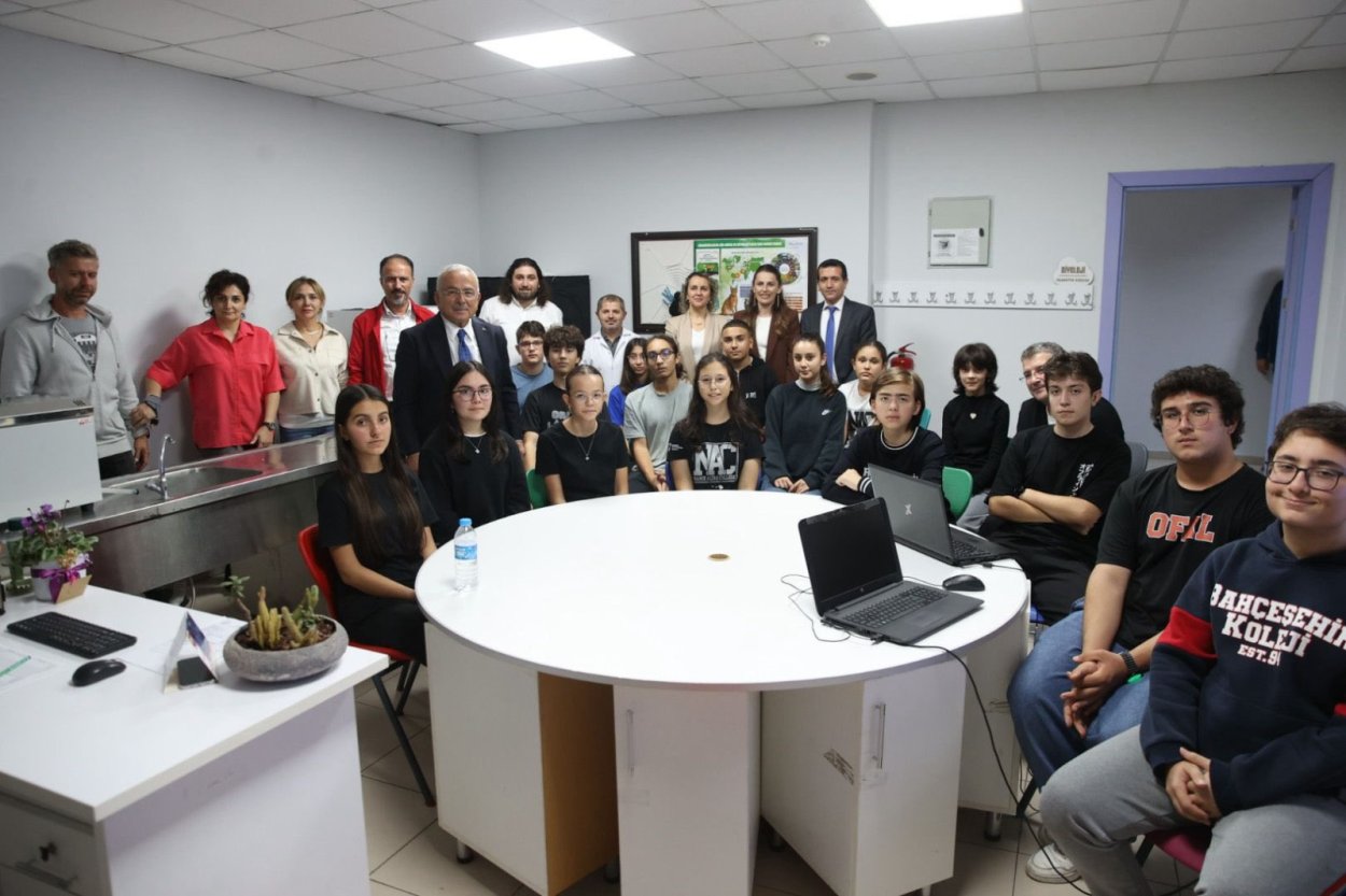 baskan guler gelecegin bilim insanlari ile bulustu 7226