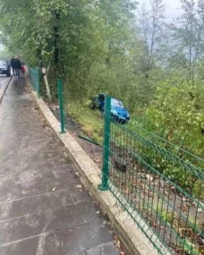 Direksiyon Hakimiyetini Kaybetti, Araç Yolda Kontrolden Çıktı trafik kazasi