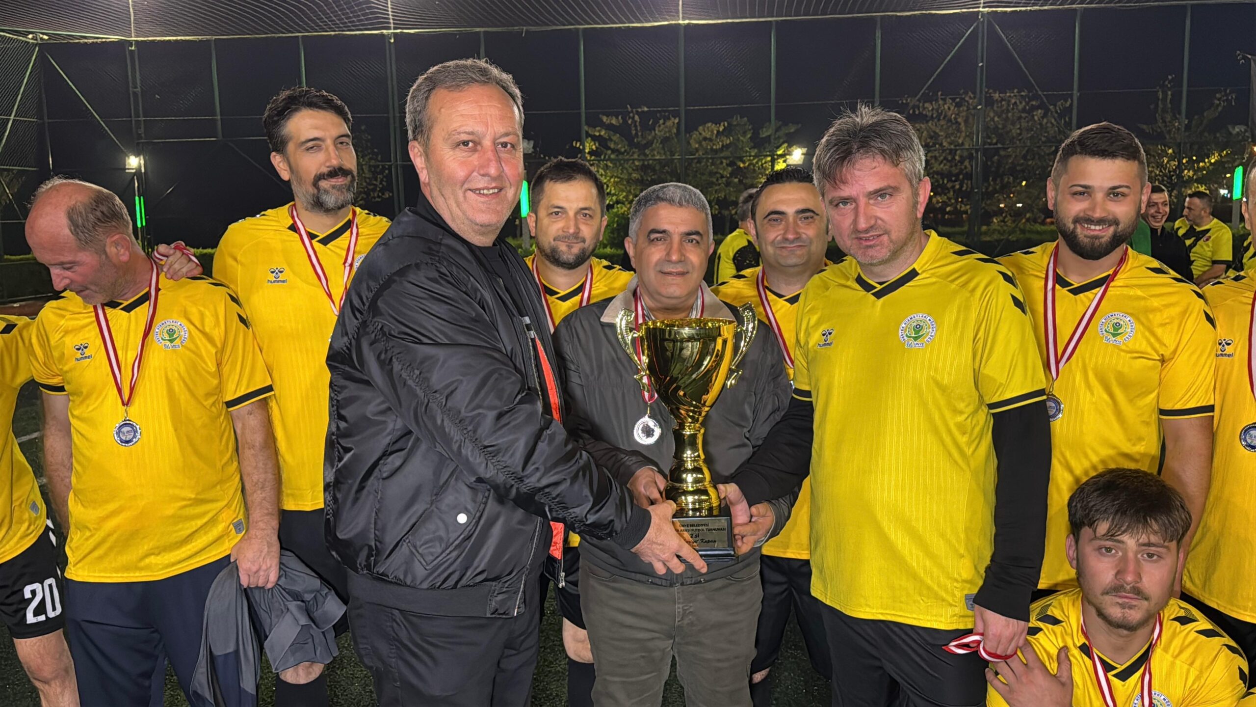BIRIMLERARASI TURNUVANIN SAMPIYONU BASIN YAYIN VE HALKLA ILISKILER OLDU2