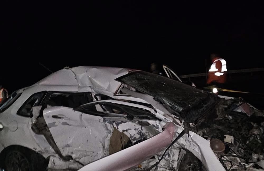 Sivas’ta iki aracın kafa kafaya çarpışması sonucu meydana gelen feci